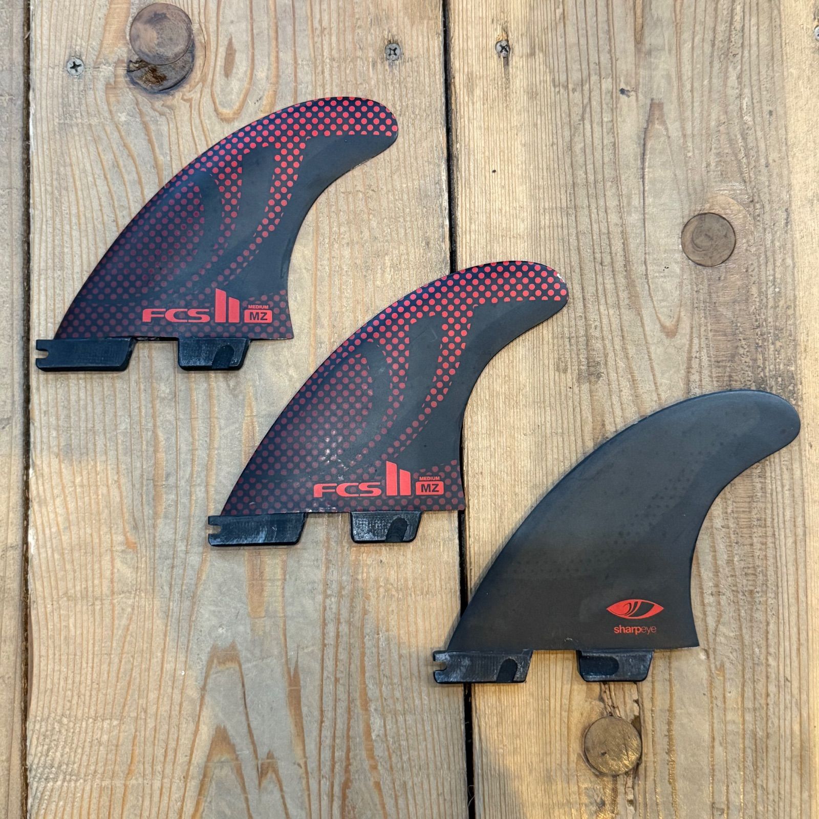 中古品 FCS2 フィン SHARPEYE シャープアイ トライフィン Mサイズ