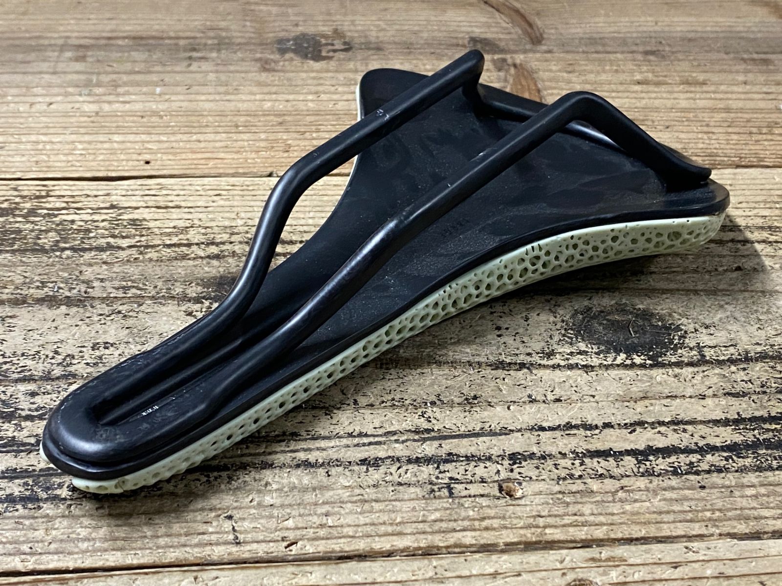 JU824 フィジーク fizik ANTARES VERSUS EVO 00 ADAPTIVE サドル