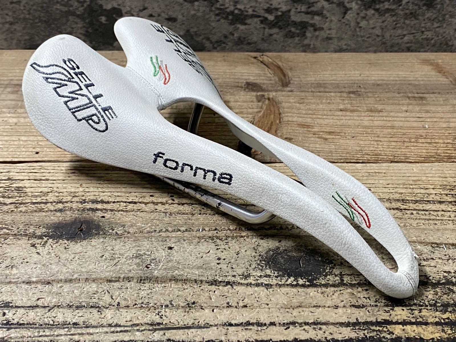 JU379 SELLE SMP FORMA サドル 白 inox tube スチールレール 137mm