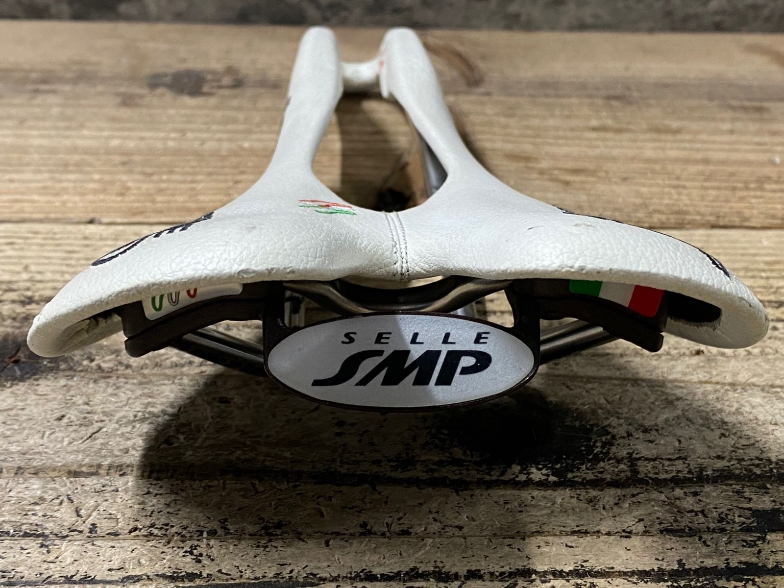 JU379 SELLE SMP FORMA サドル 白 inox tube スチールレール 137mm