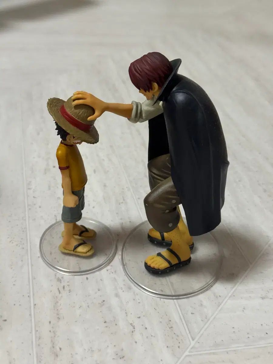 ONE PIECE モンキー・D・ルフィ(ルフィ) シャンクス フィギュア