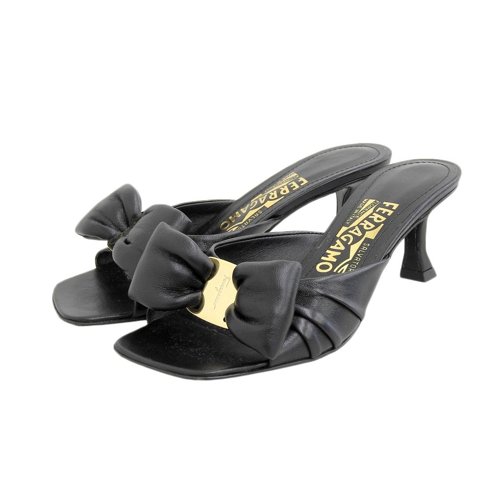 Salvatore Ferragamo サルヴァトーレフェラガモ 美品 レザー ヴァラ