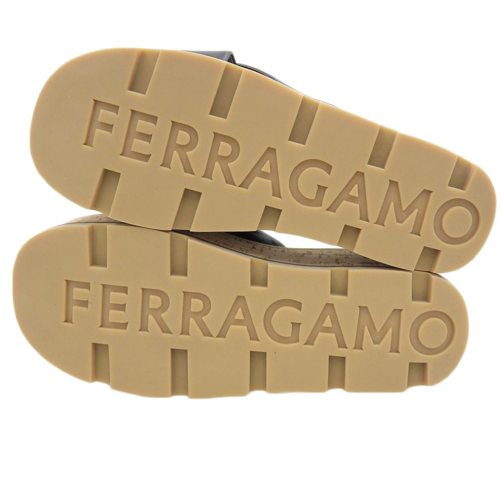 Salvatore Ferragamo サルヴァトーレフェラガモ 新品同様 ENGRACIA