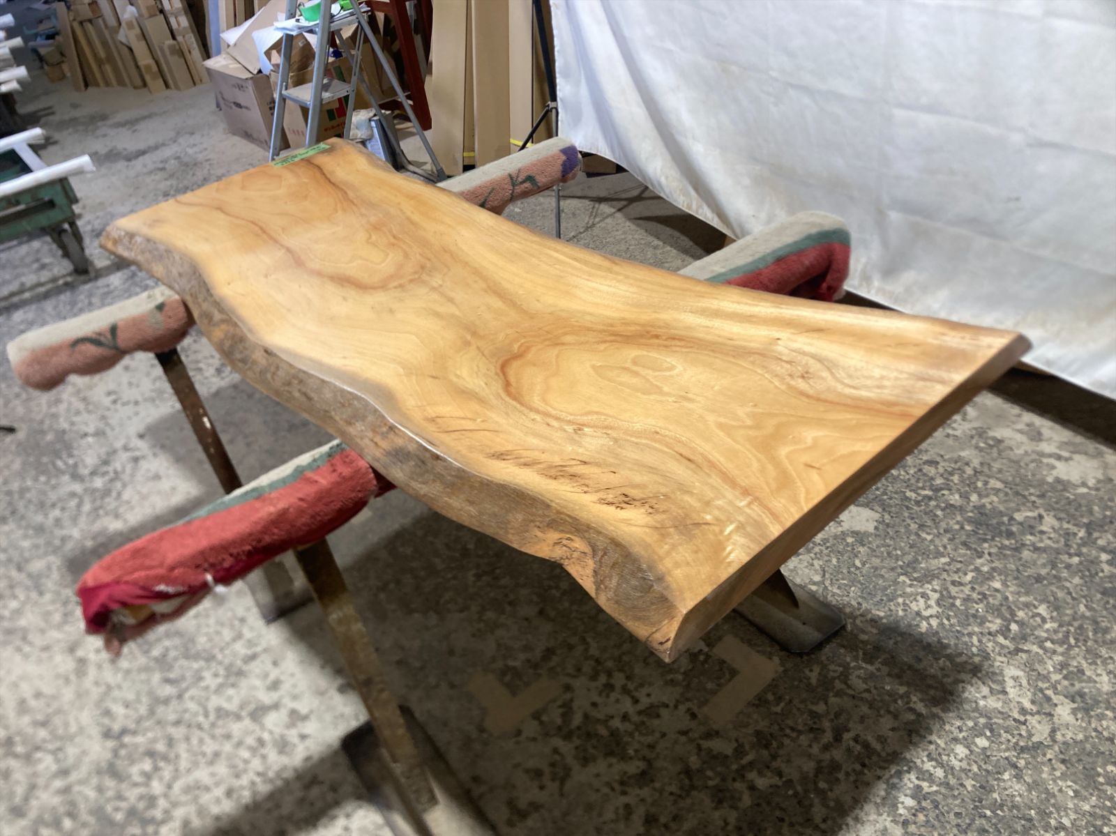 クス9359 楠 一枚板無垢材 1680x550-450-550x40mm ダイニングテーブル