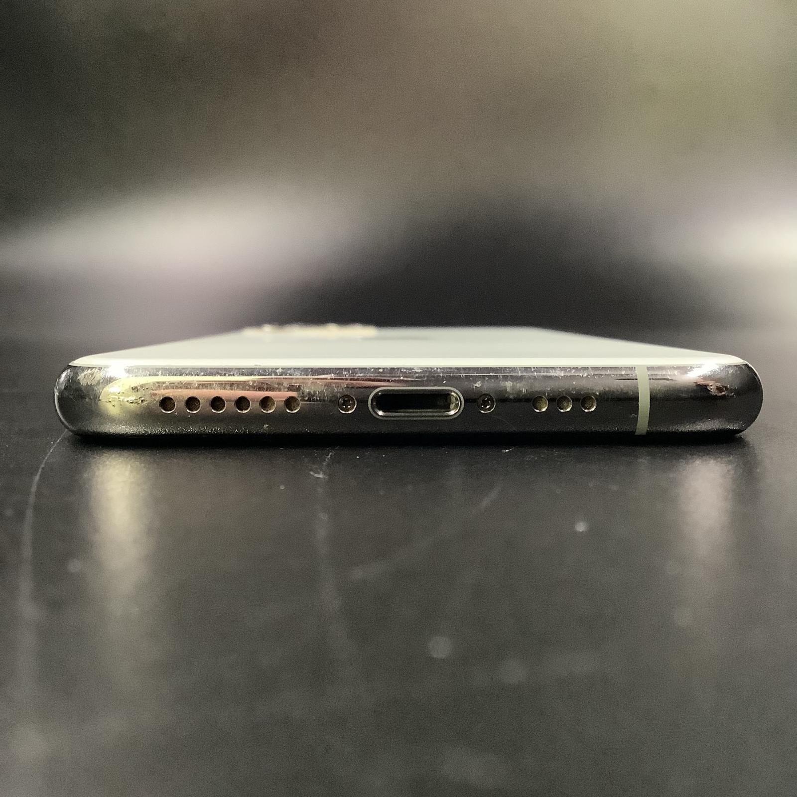 最速発送】 iPhone 11 Pro 64GB シルバー au SIMフリー 白ロム【難有