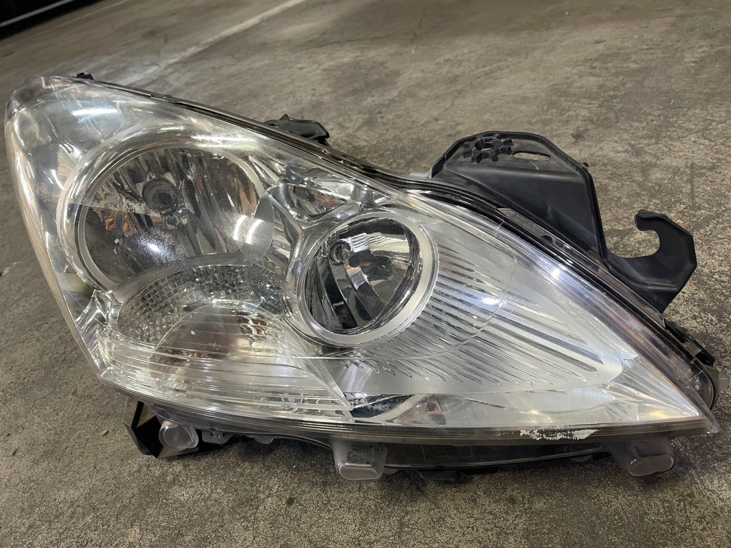プジョー5008 ヘッドライト　右 車 プジョー 5008 右ヘッドライト