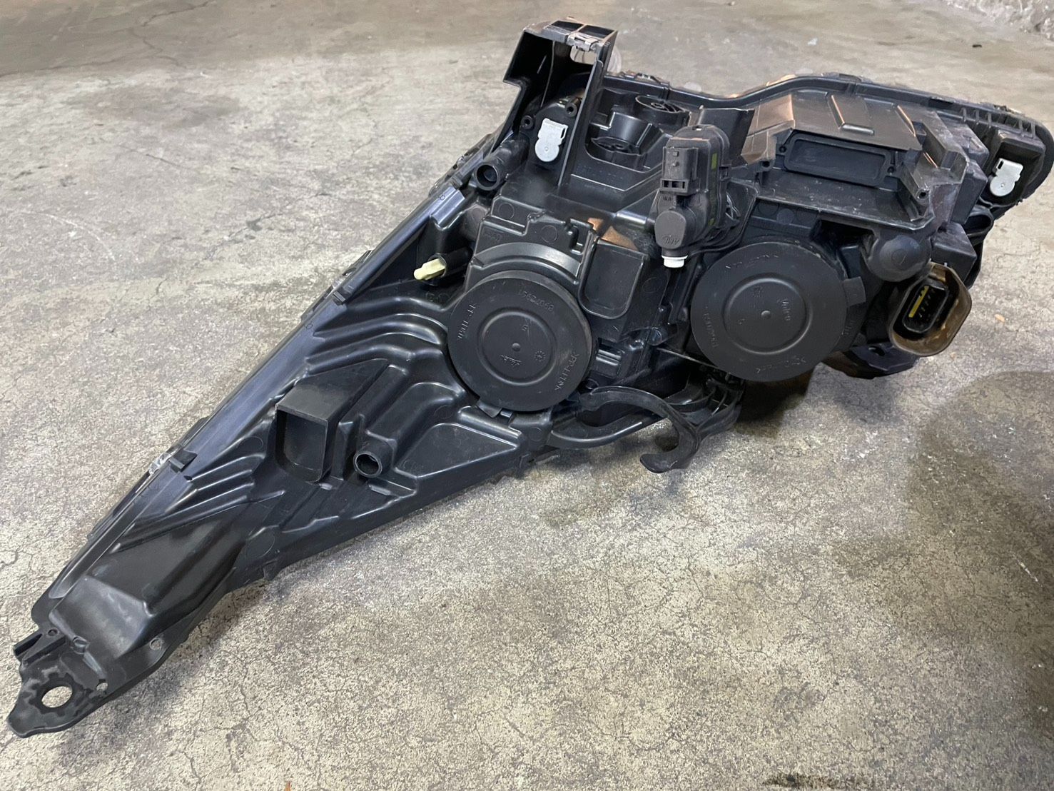 車 プジョー 5008 右ヘッドライト