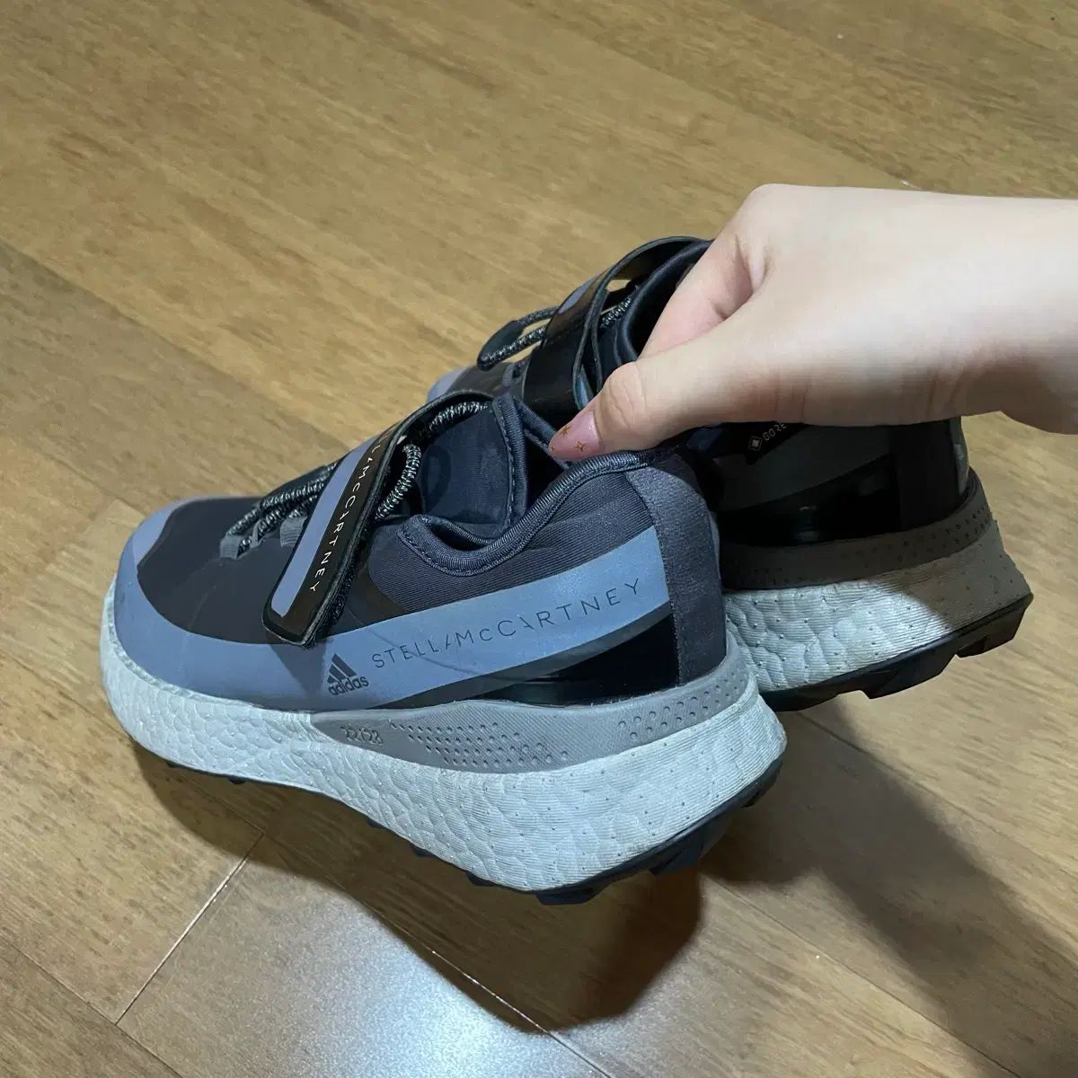 ゴアテックス スニーカー