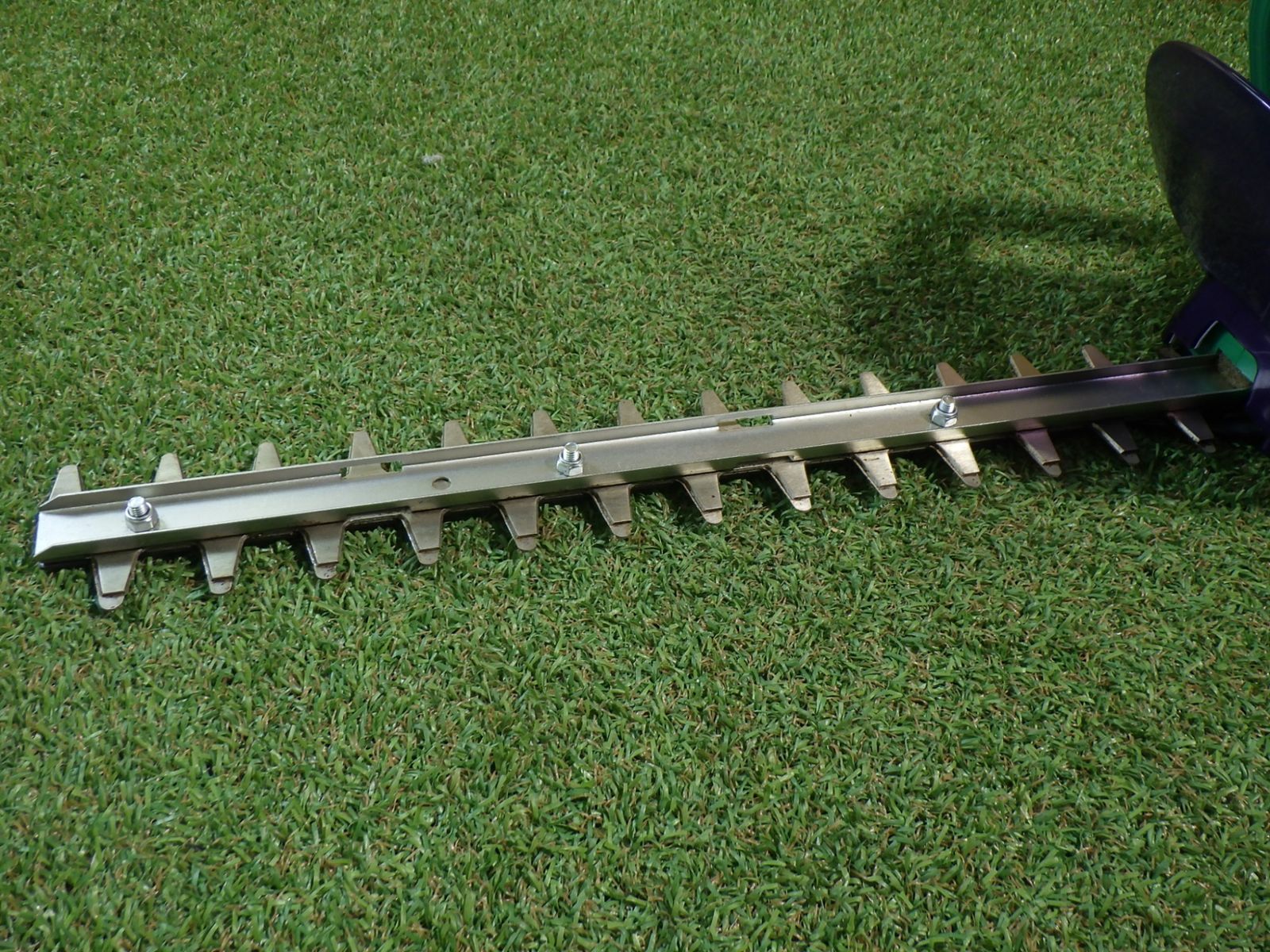 マキタ makita 生垣バリカン 刈込幅350 mm MUH 3502 比較的きれい お庭の手入れに 品