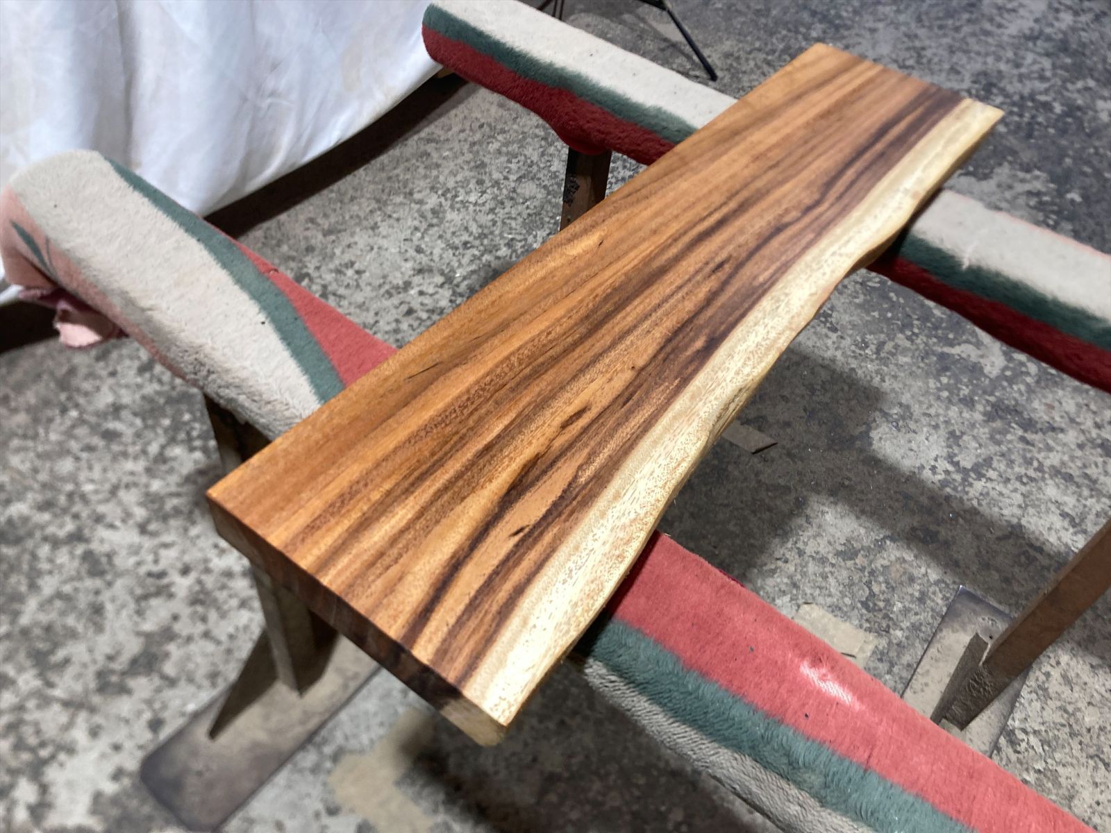 モンキーポッド9335 一枚板無垢 乾燥材 810x200-200x43mm カウンター