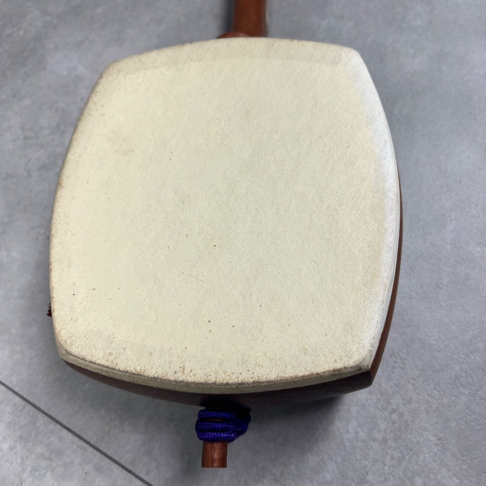 状態良好　中棹地唄三味線　花梨　和紙胴　木撥　和楽器　セミハードケース 状態良好 中棹地唄三味線 花梨 和紙胴 木撥 和楽器 セミハードケースの