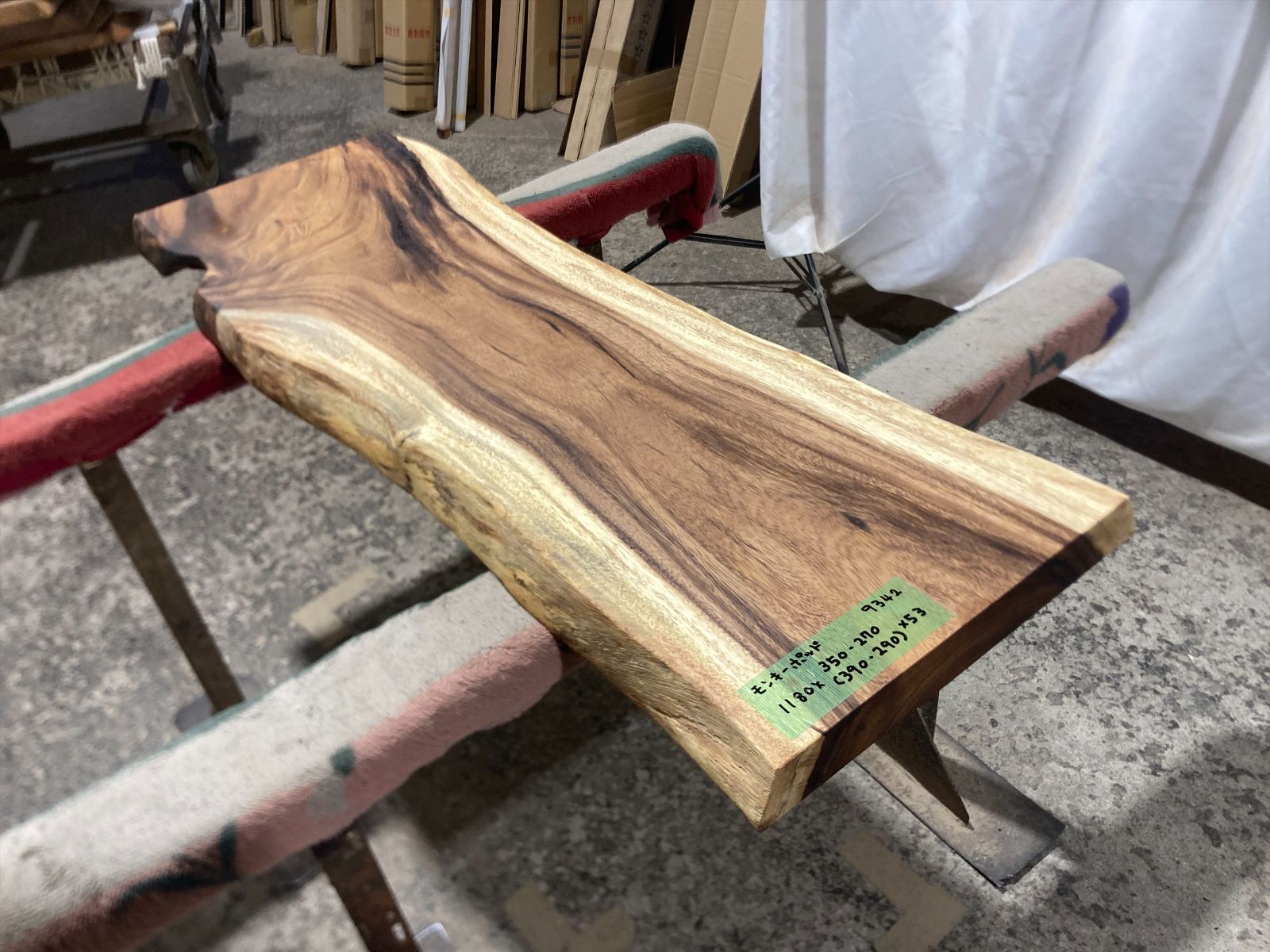 モンキーポッド　センターテーブル　無垢材 モンキーポッド9342 一枚板無垢 乾燥材 1180x350-270x53mm