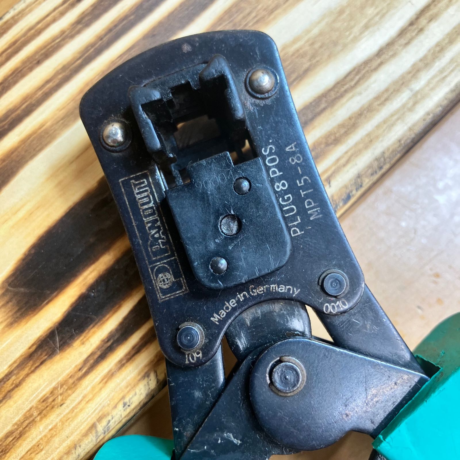 モジュラープラグ圧着工具