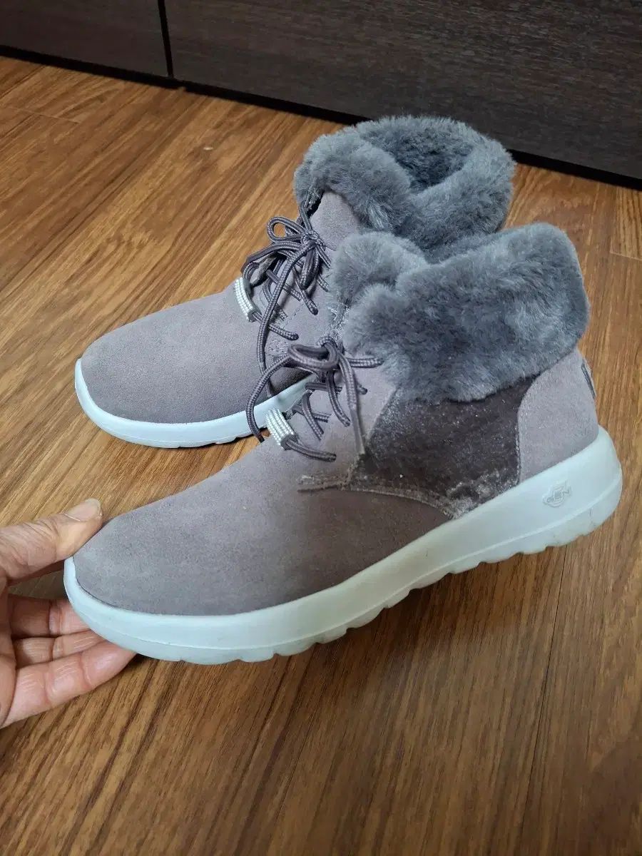 スケッチャーズ レディース ファー ブーツ 235mm - メルカリ
