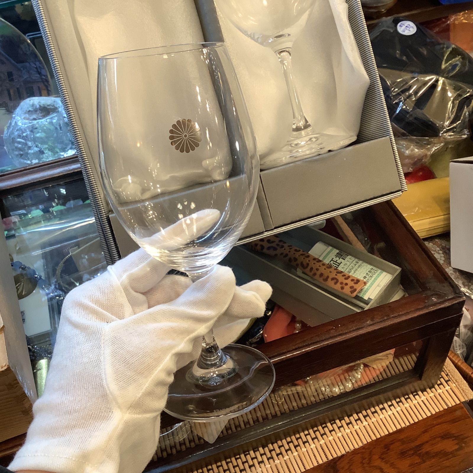 新品未使用】リーデルワイングラスペア菊の御紋 新品・未使用 菊の御紋