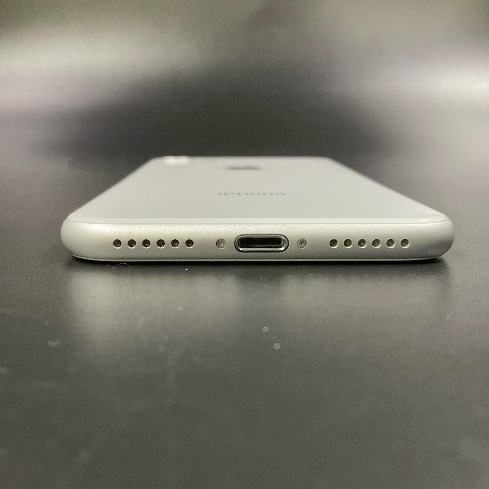 iPhone 8 64GB シルバー docomo 白ロム 美品 動作確認済 90%【全額返金