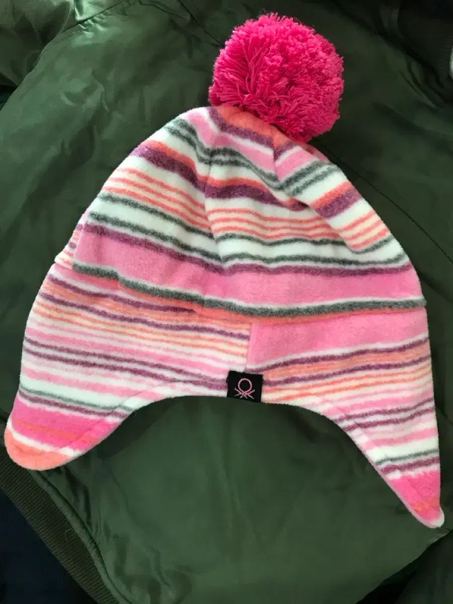 BENETTON ボンボン ウール帽子