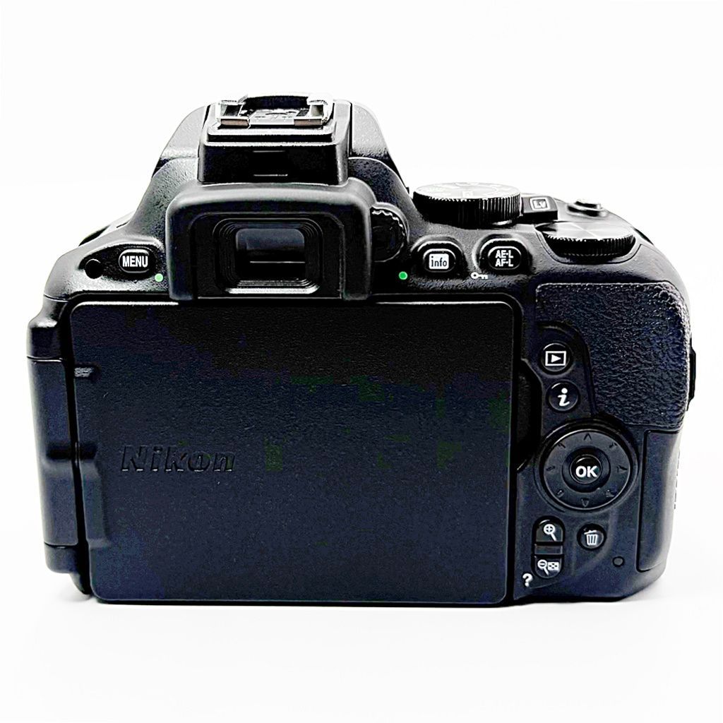 美品】ニコン Nikon D5500 ダブルズームキット ブラック 一眼レフ
