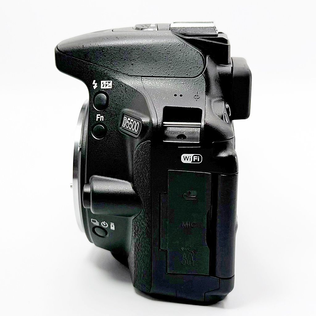 美品】ニコン Nikon D5500 ダブルズームキット ブラック 一眼レフ