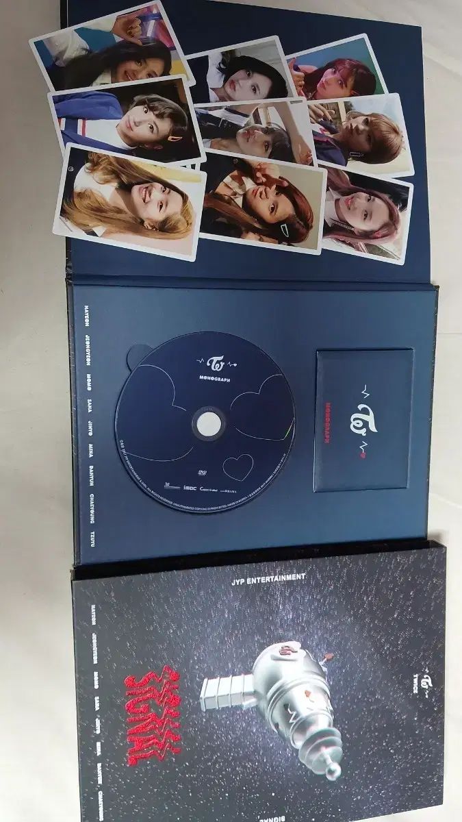TWICE (トゥワイス) Signal MONOGRAPH Eyes wide open DVD + トレカ