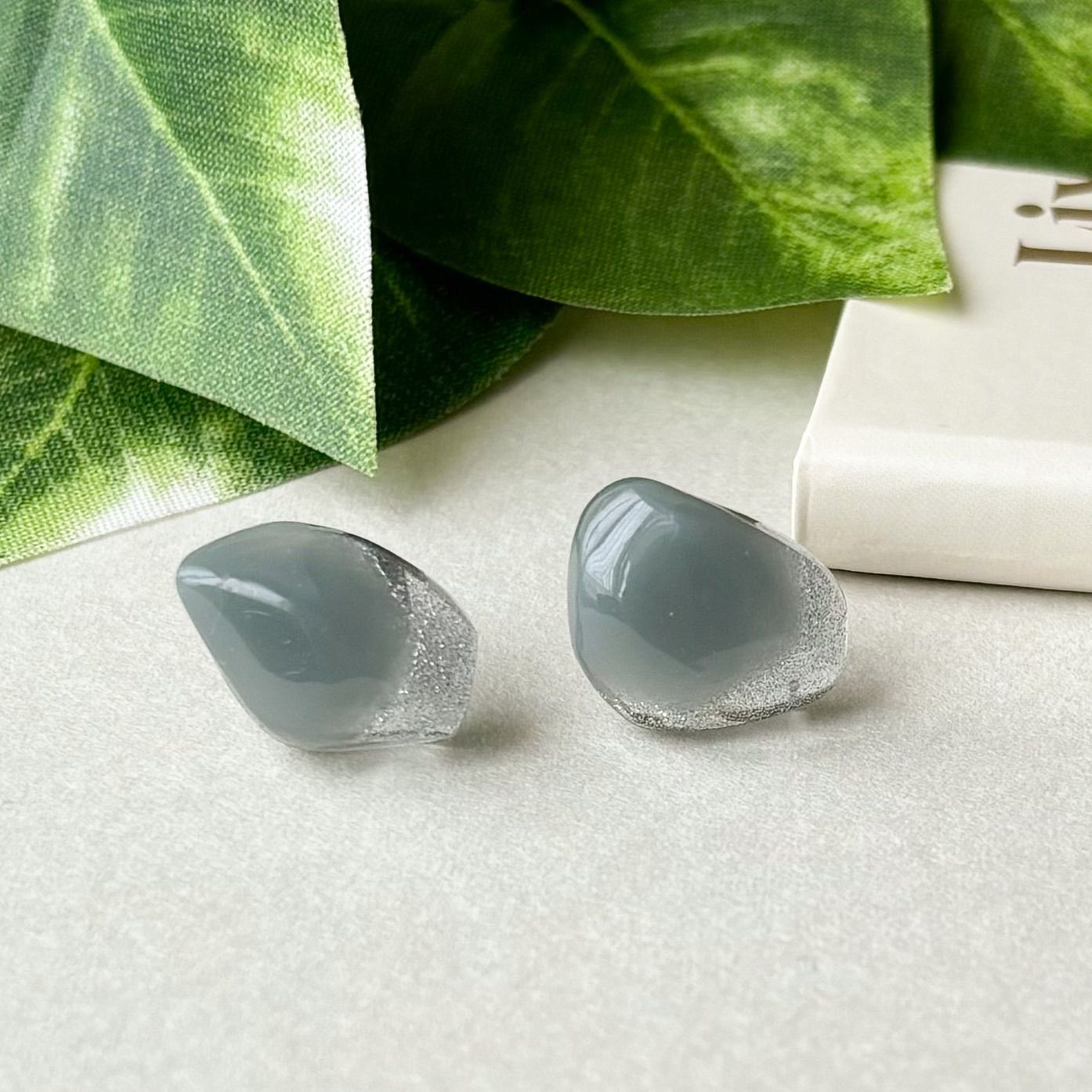 ブルーグレー シルバー ツートンカラー ピアス ステンレス キラキラ