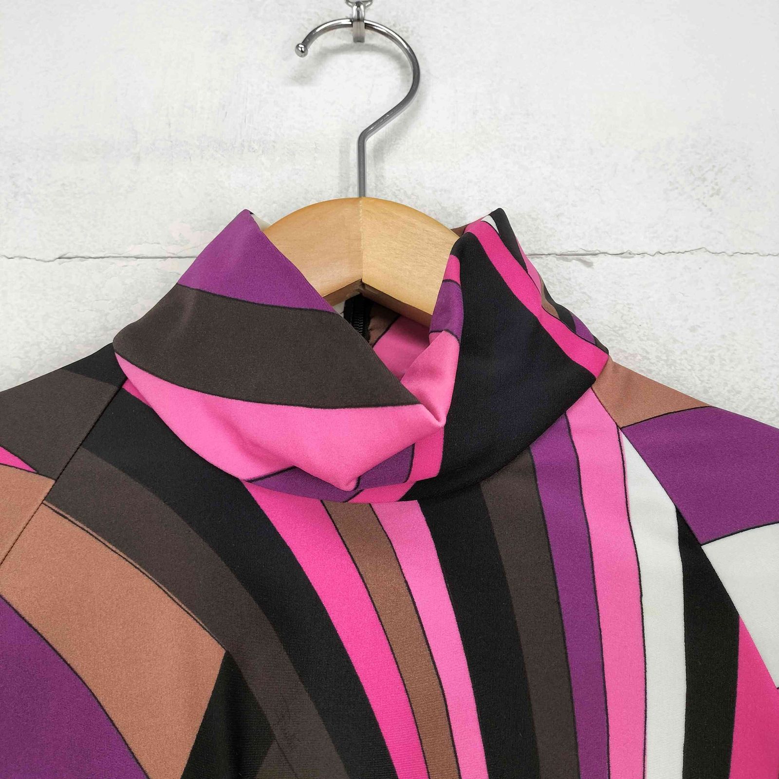 エミリオプッチ EMILIO PUCCI 総柄 クロップド ハイネック トップス