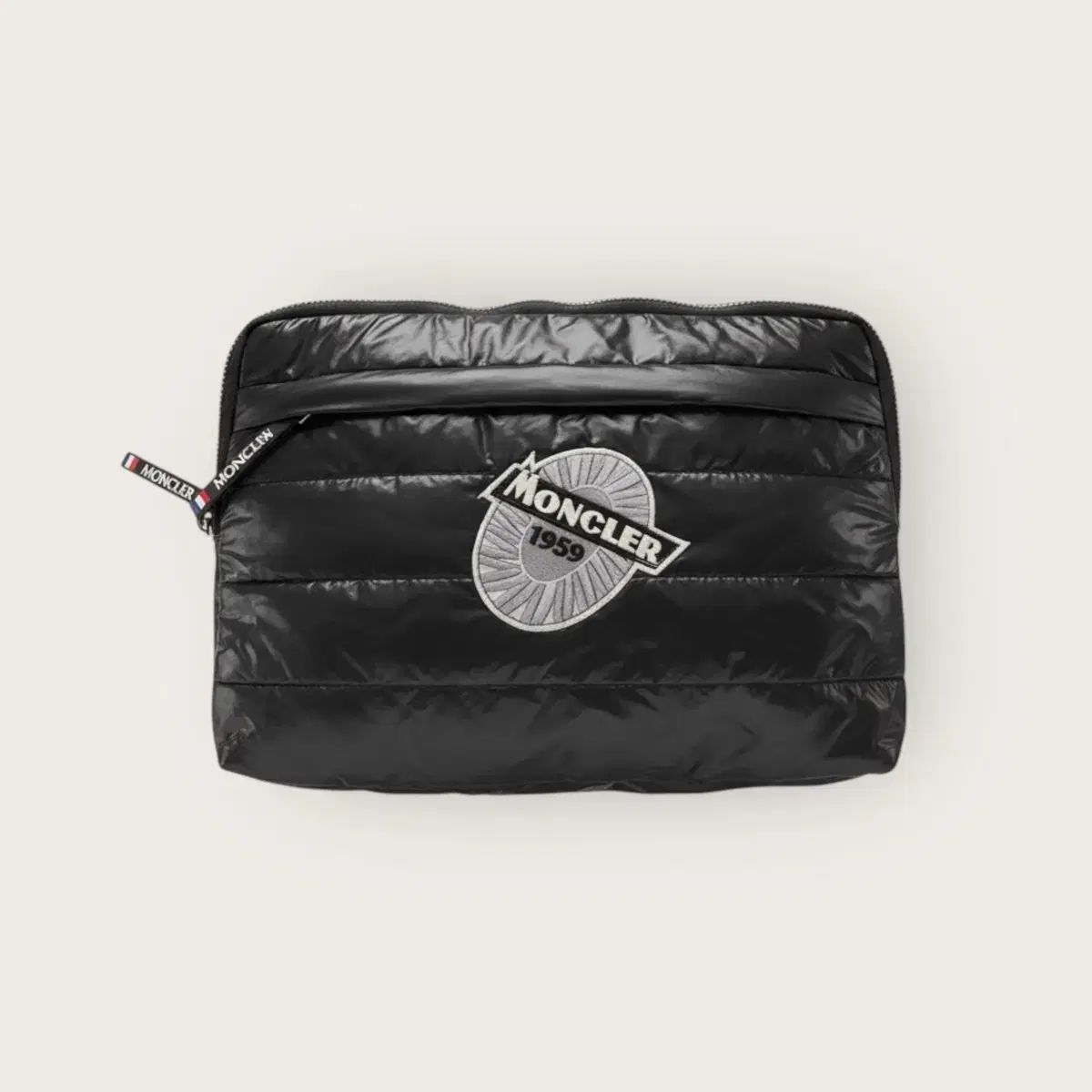 モンクレール ラップトップ ダウン クラッチバッグ ケース - メルカリ