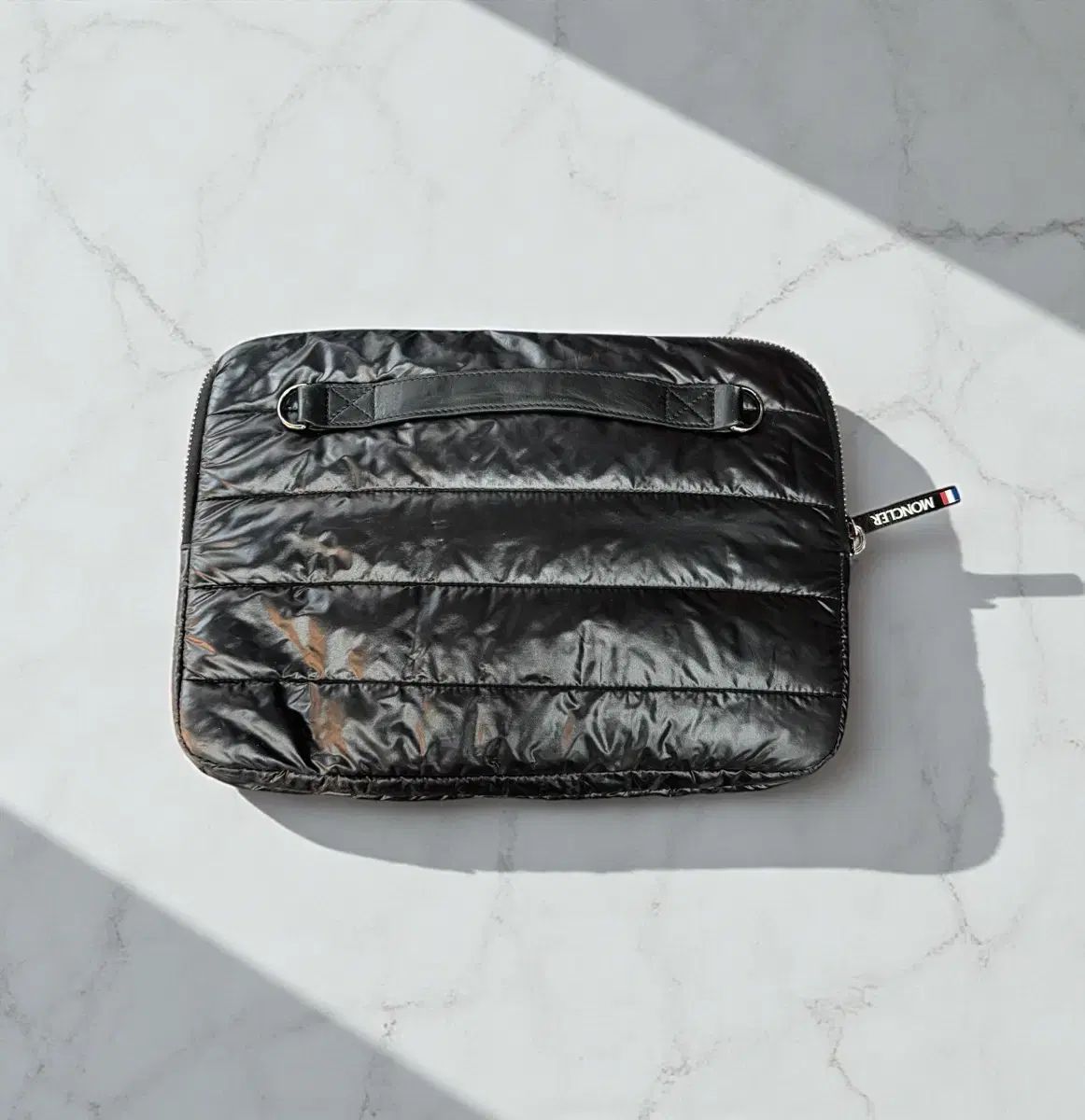 モンクレール ラップトップ ダウン クラッチバッグ ケース - メルカリ