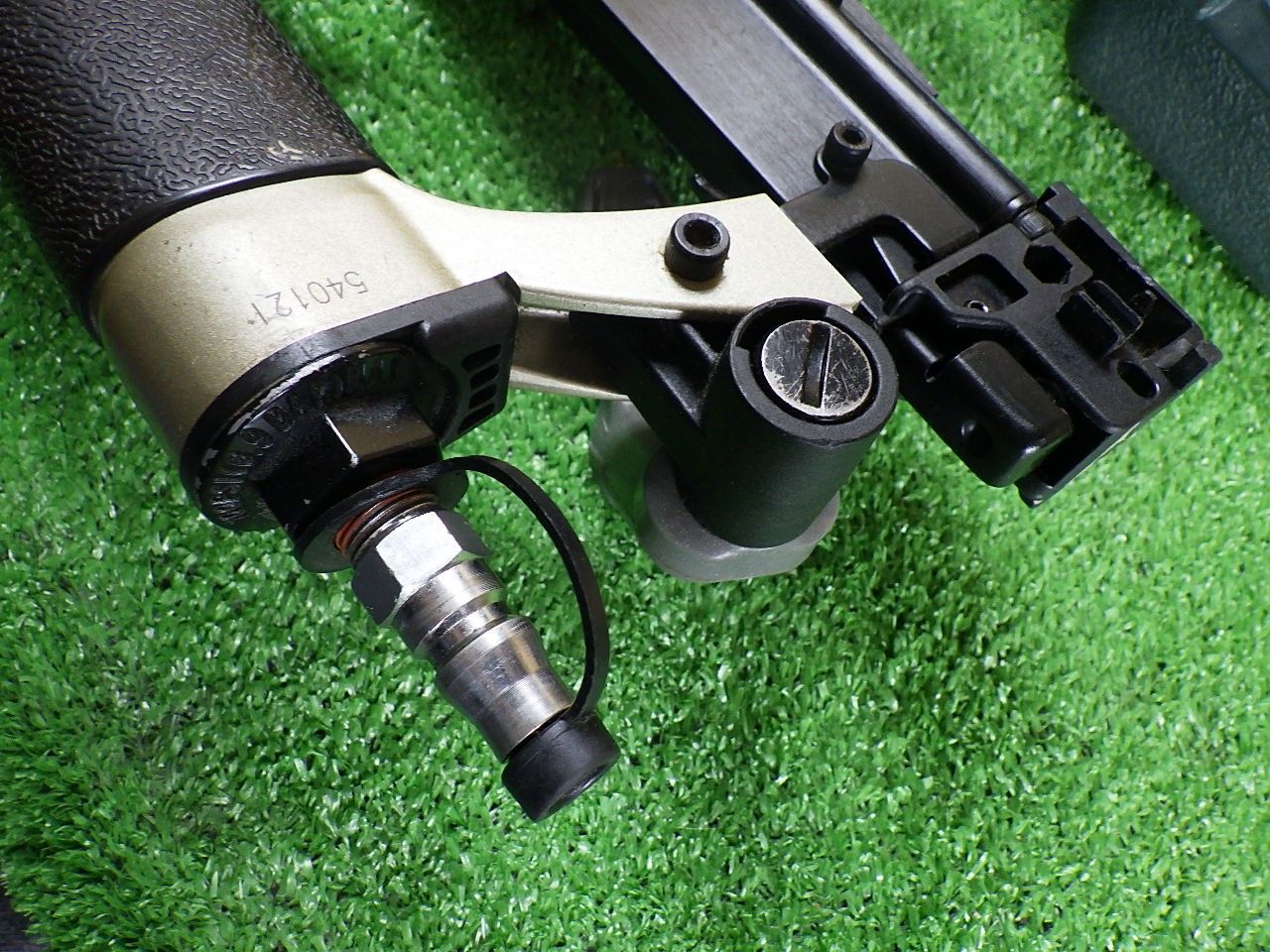 エア工具 ボードの仮止めに