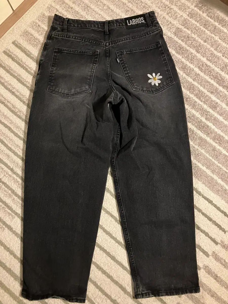 ラブロス デイジー ベギ ジーン ブラックデニム ズボン S - メルカリ