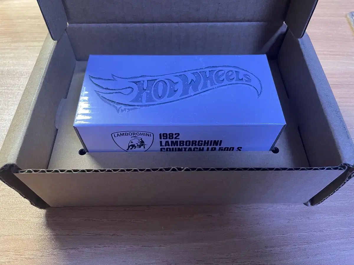 ホットウィール RLC ランボルギーニ クンタチ 白 ホリデー