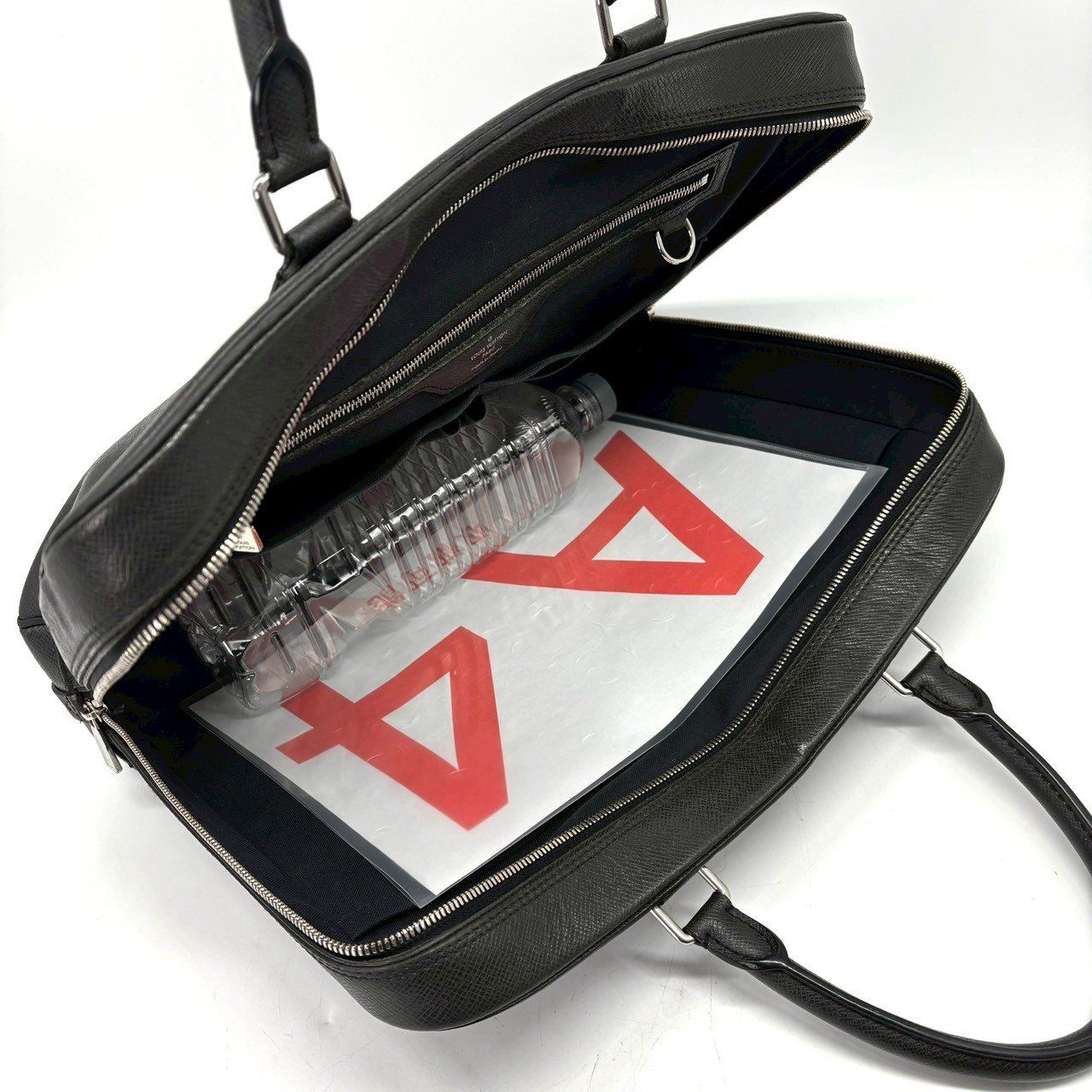 仕事の格が静かに出る】 LOUIS VUITTON タイガ ビジネスバッグ