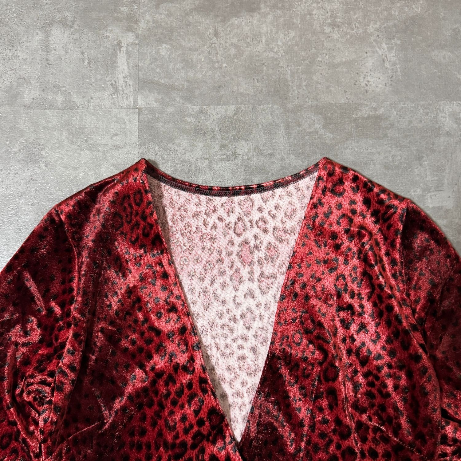 ヒョウ柄 レオパード ベロア調 Vネック カーディガン 赤 ブラック 古着