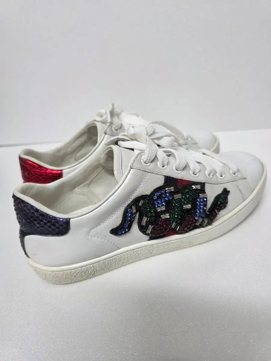 グッチ スネーク 刺繍 スニーカー 白 - メルカリ