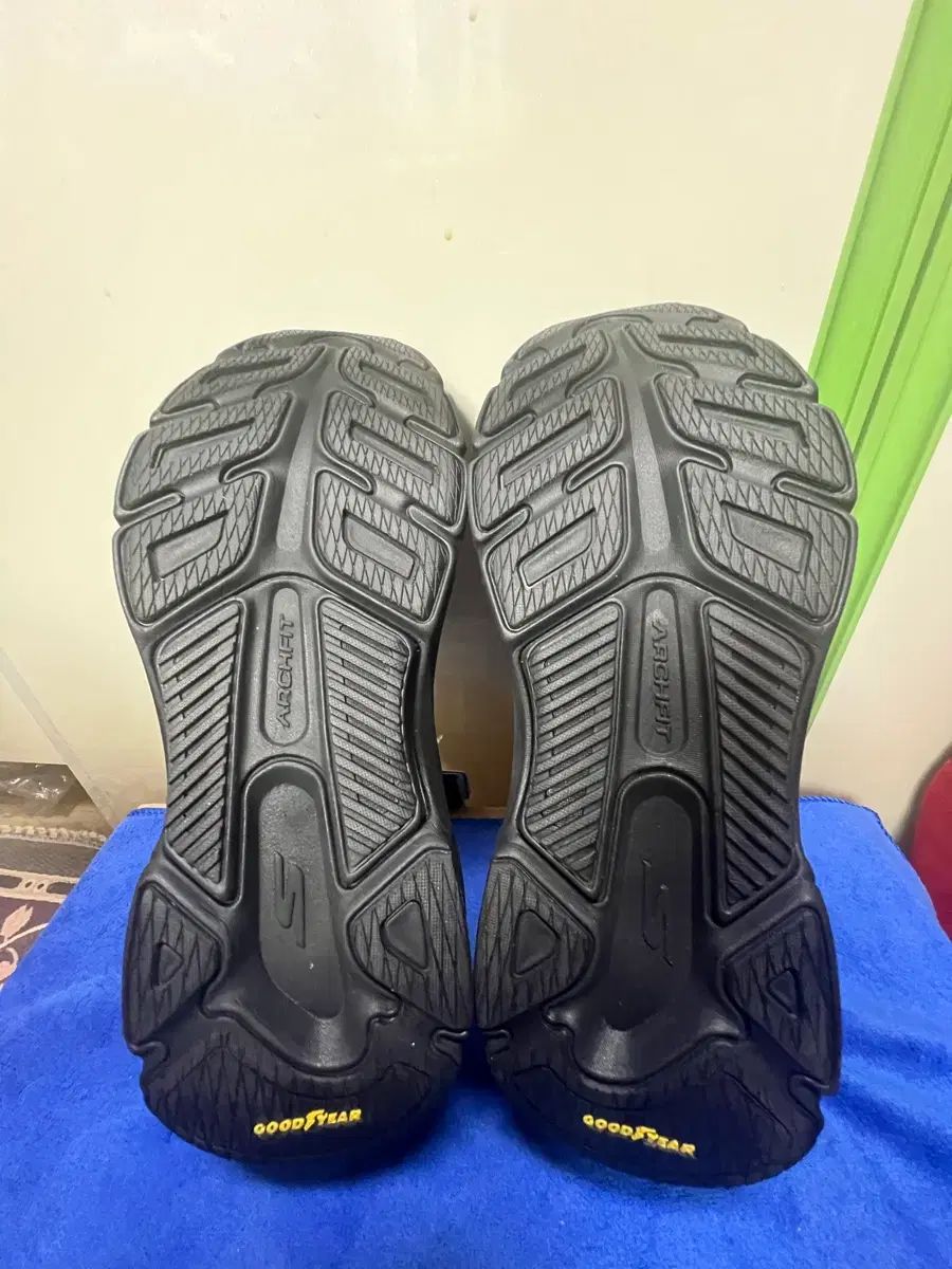 ランニングシューズ