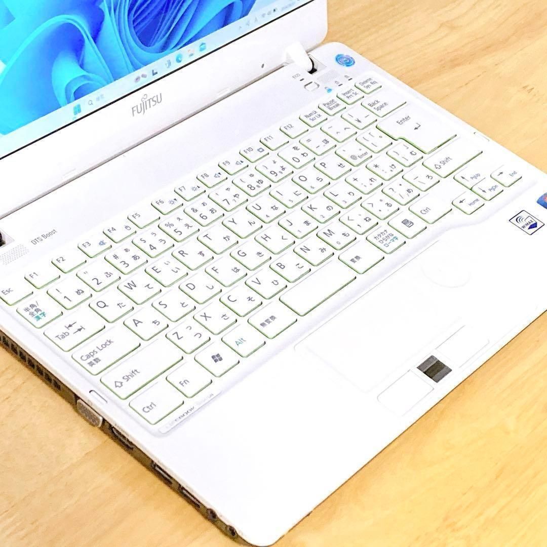 0040【快適動作！】富士通 コンパクト モバイル ノートパソコン Core