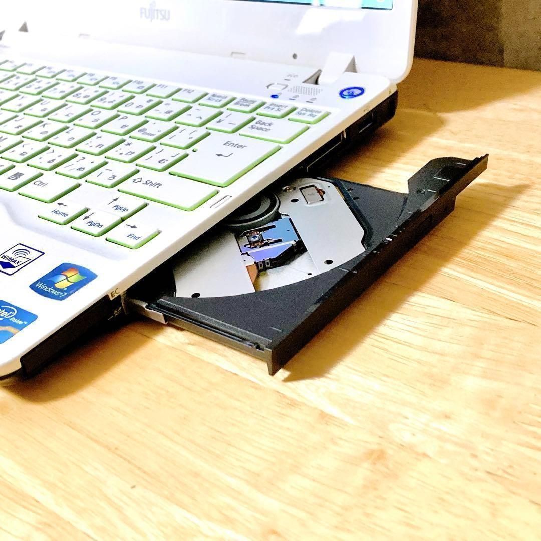 ホワイトカラー✨ Windows11 ノートパソコン 富士通 Webカメラ搭載