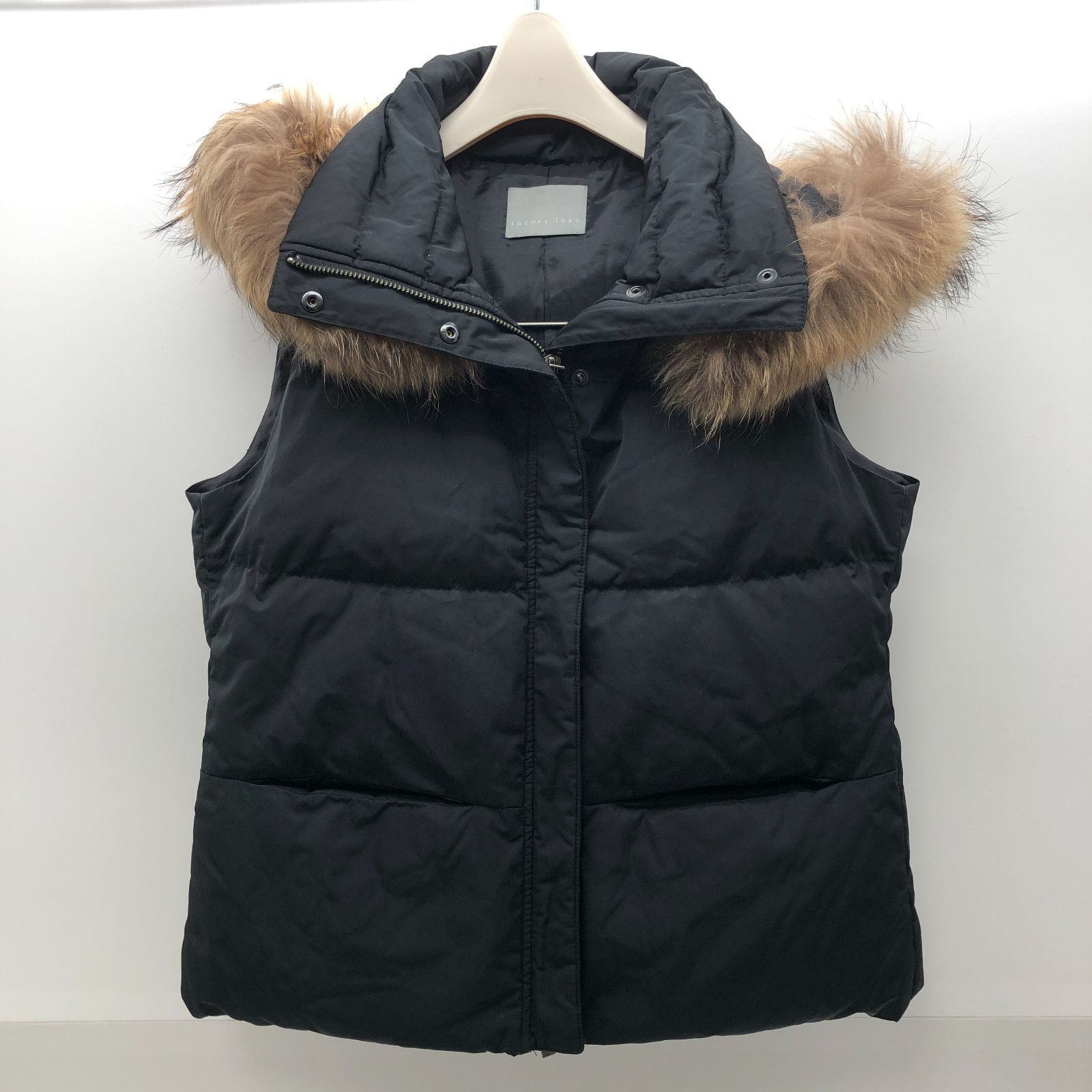 【週末プライス】セオリーリュクス　フード付きダウンベスト Theory luxe（ダウンベスト）のフリマアイテム一覧