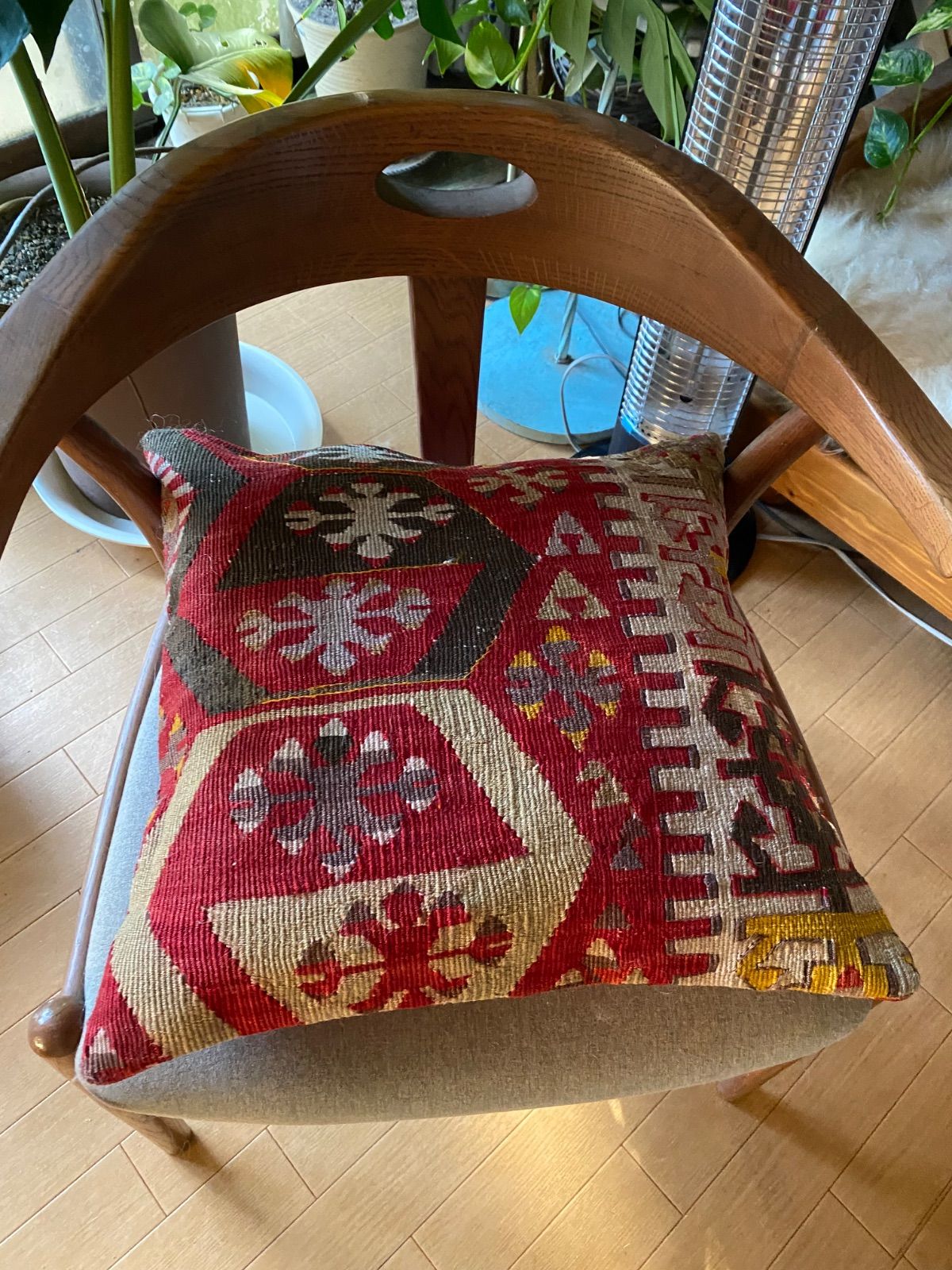 トルコキリムのある素敵な暮らしはクッションカバーより！上質オールド