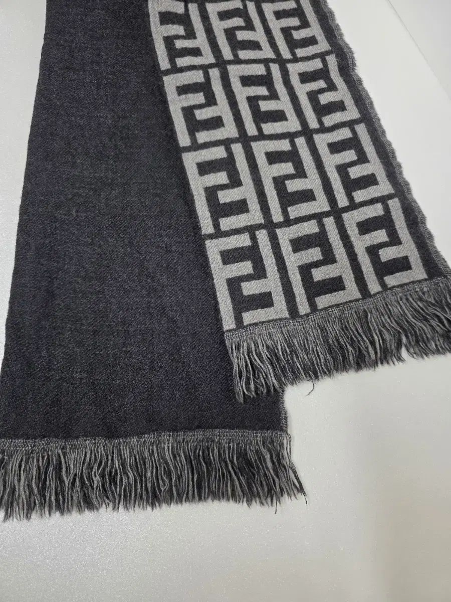 FENDI フェンディ ロゴマフラー 約168×40cm フリンジ付き FENDI フェンディ ロゴマフラー 約168×40cm フリンジ付き