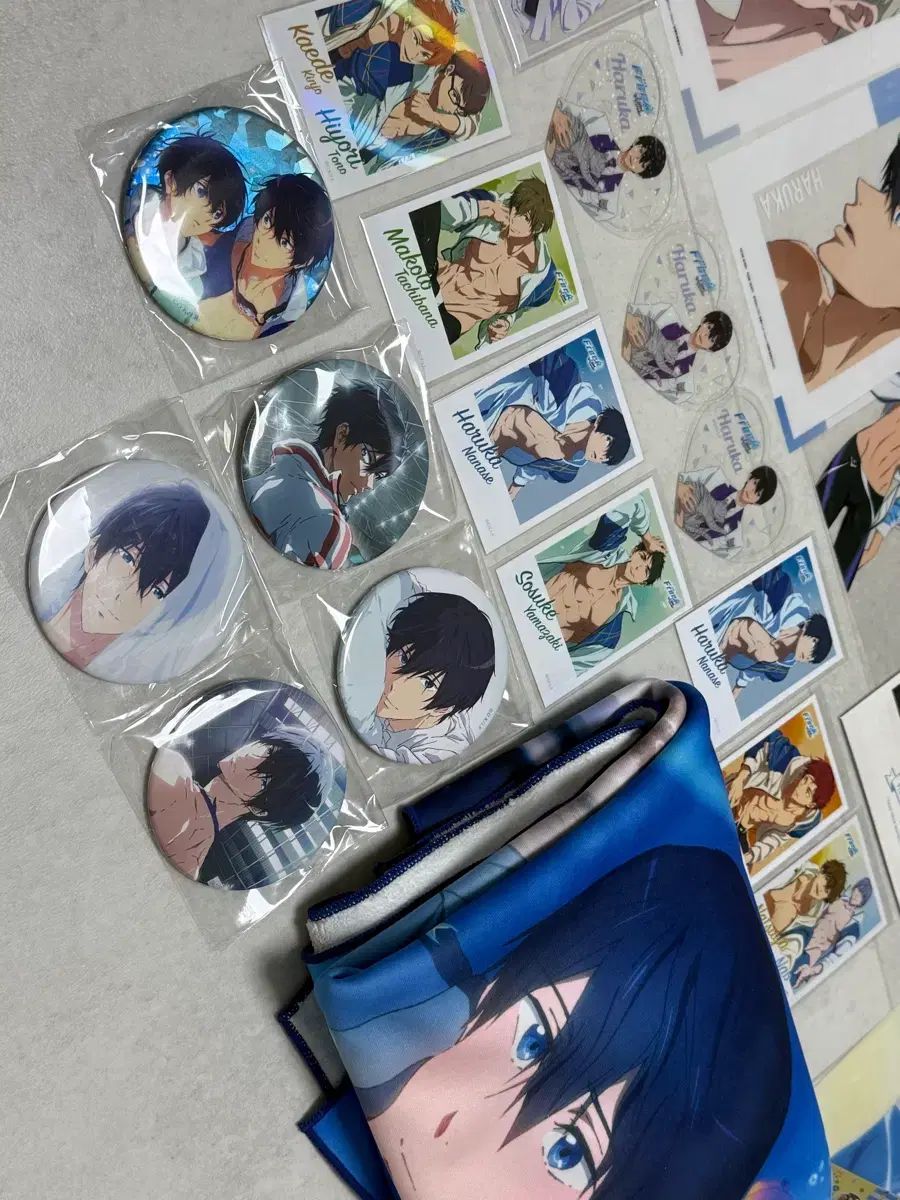 Free グッズ まとめ売り 下 x ) Free! free グッズ まとめ売り在庫処分 +グッズ追加時 写真で