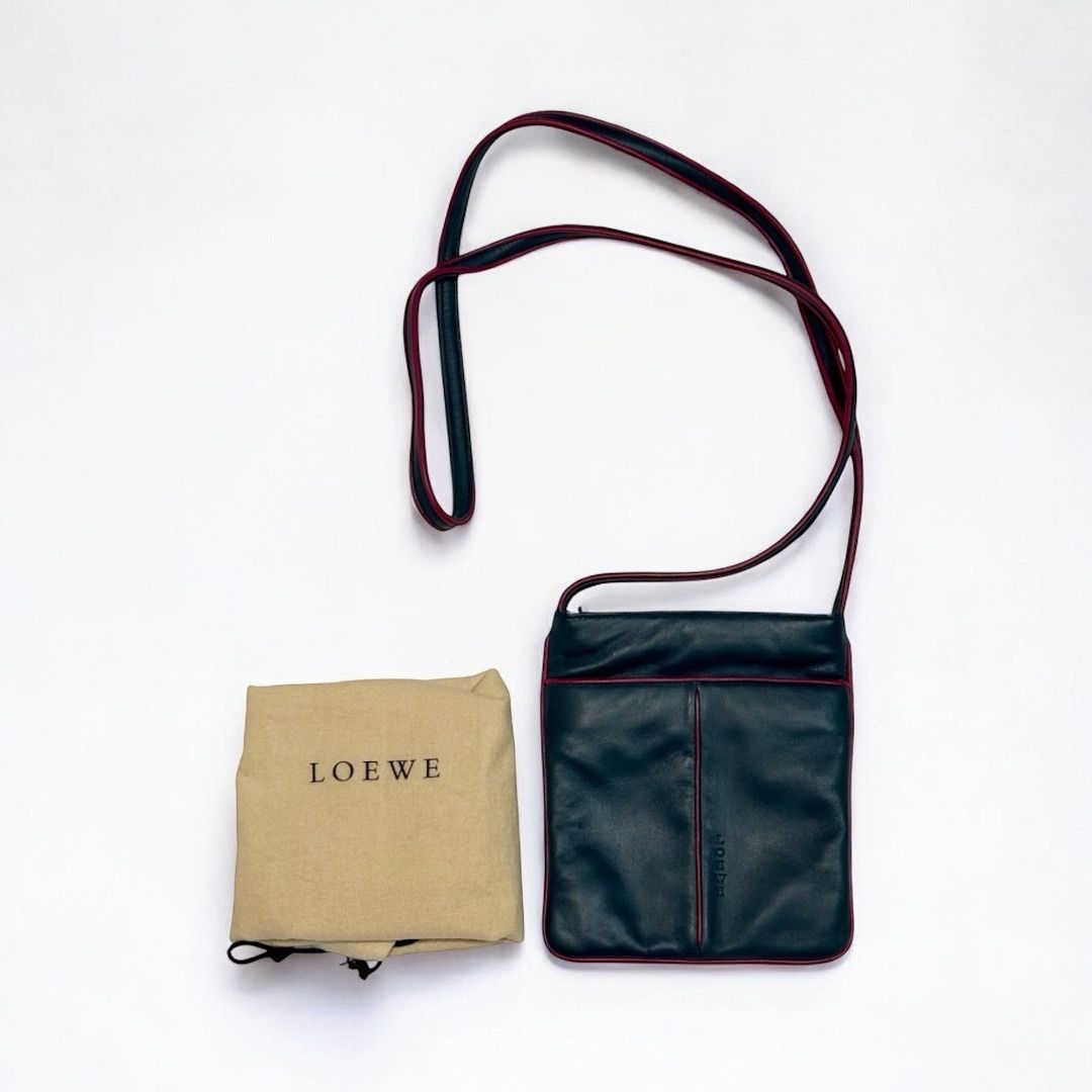 超美品!LOEWE ロエベ ロゴ型押し レザー クロスボディ 超美品!LOEWE ロエベ ロゴ型押し レザー クロスボディ