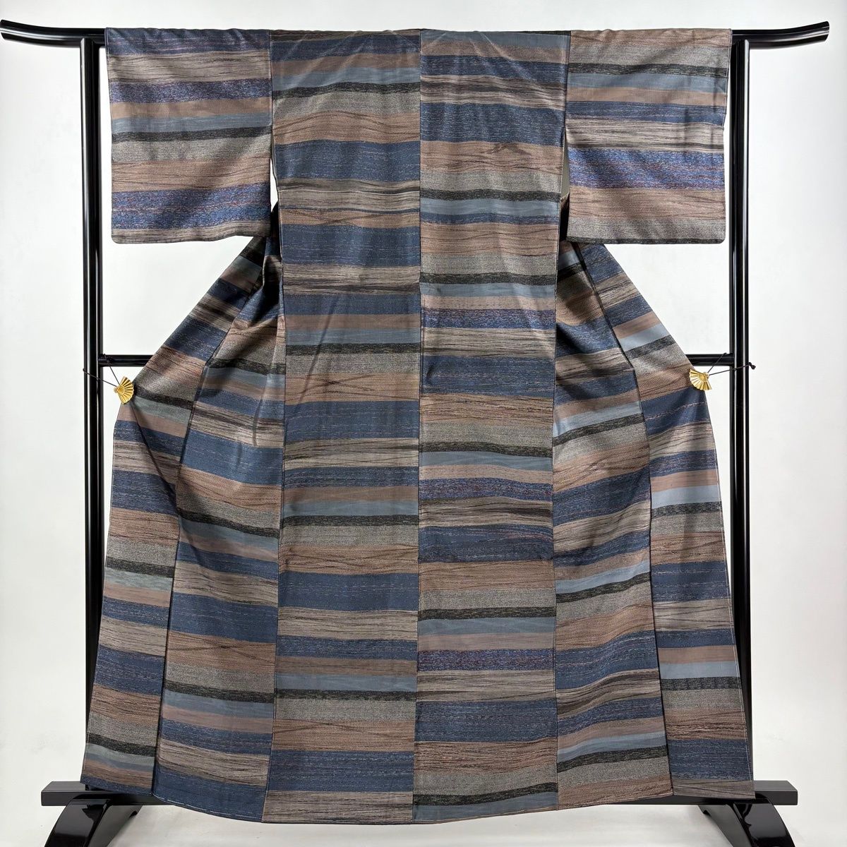 美品】 大島紬 身丈162.5cm 裄丈62.5cm S 袷 白恵色泥 証紙 段縞 紺色 