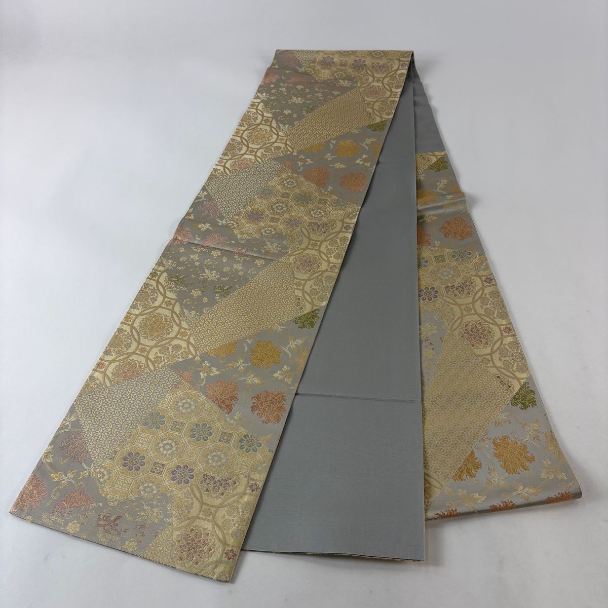 美品】 袋帯 名品 箔屋清兵衛 落款 西陣織 欧亜吉祥文 箔 ベージュ 六