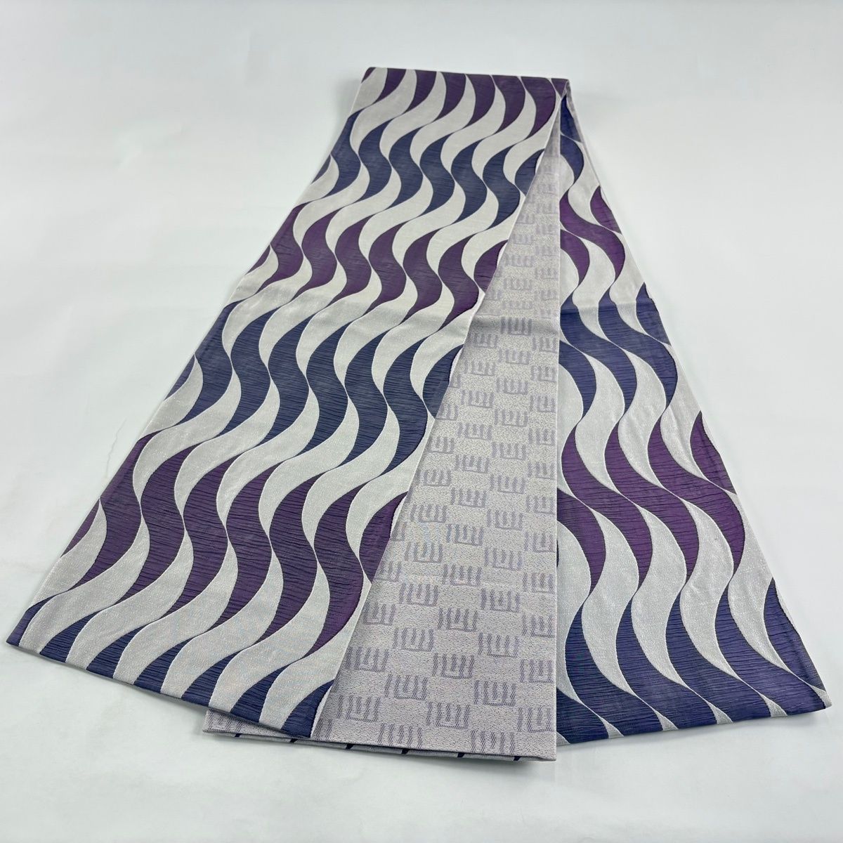 袋帯 秀品 よろけ縞 幾何学模様 箔 紫 全通 正絹 【中古】 - メルカリ