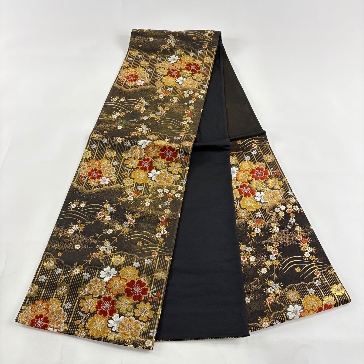 美品】 袋帯 秀品 桜 雲文 金銀糸 刺繍 墨色 六通 正絹 【中古