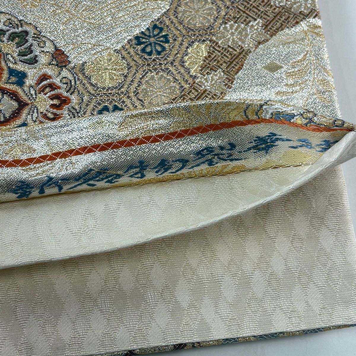 袋帯 秀品 新名物裂華紋 道長取り 花唐草 金糸 箔 金色 六通 正絹