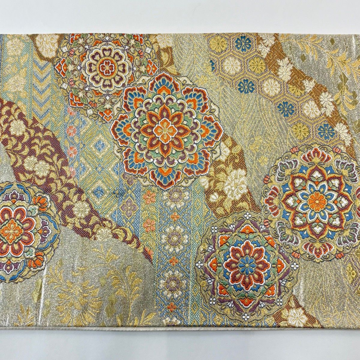 袋帯 秀品 新名物裂華紋 道長取り 花唐草 金糸 箔 金色 六通 正絹