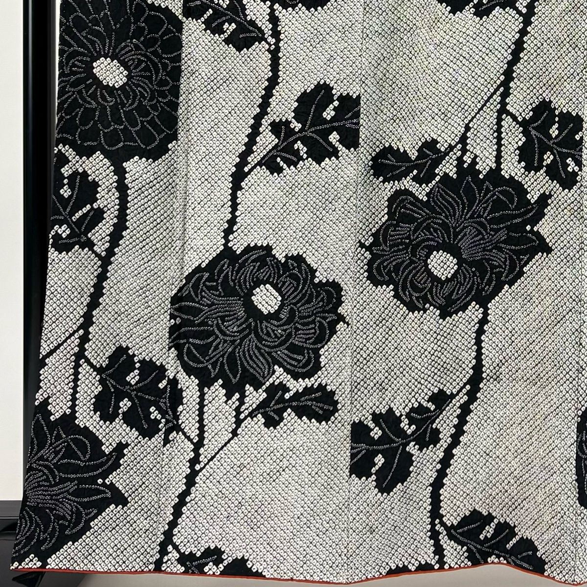 小紋 身丈164cm 裄丈65cm M 袷 菊 総絞り 黒灰 正絹 秀品 【中古