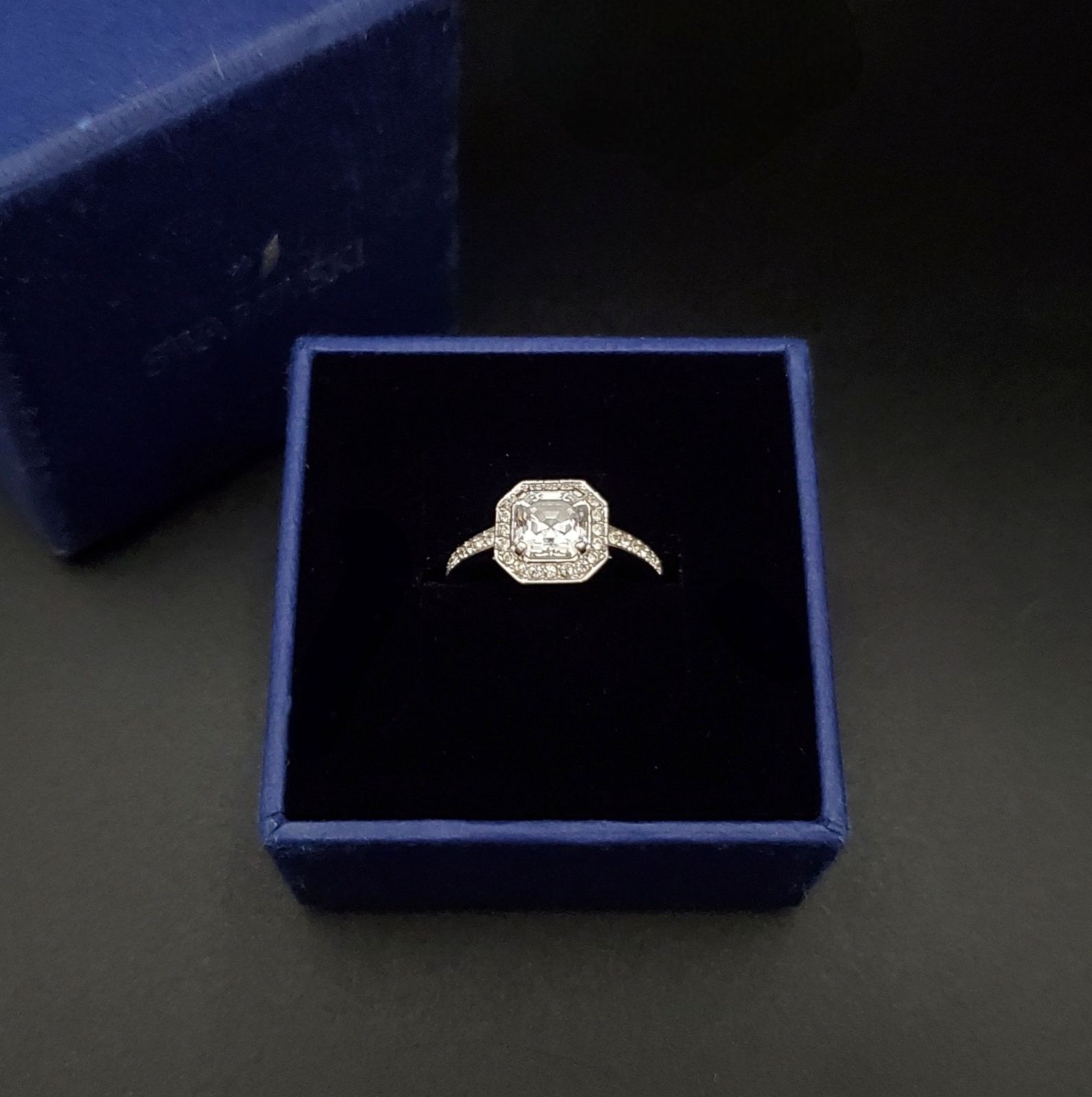 SWAROVSKI オクタゴンクリスタルリング Lucent リング, オクタゴンカット, ブルー | Swarovski